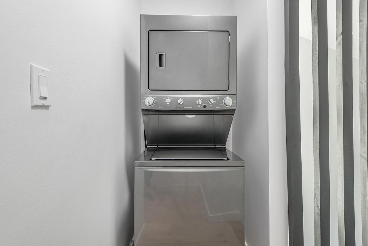 Free Parking Prime Location New Modern Condo Brossard Buitenkant foto