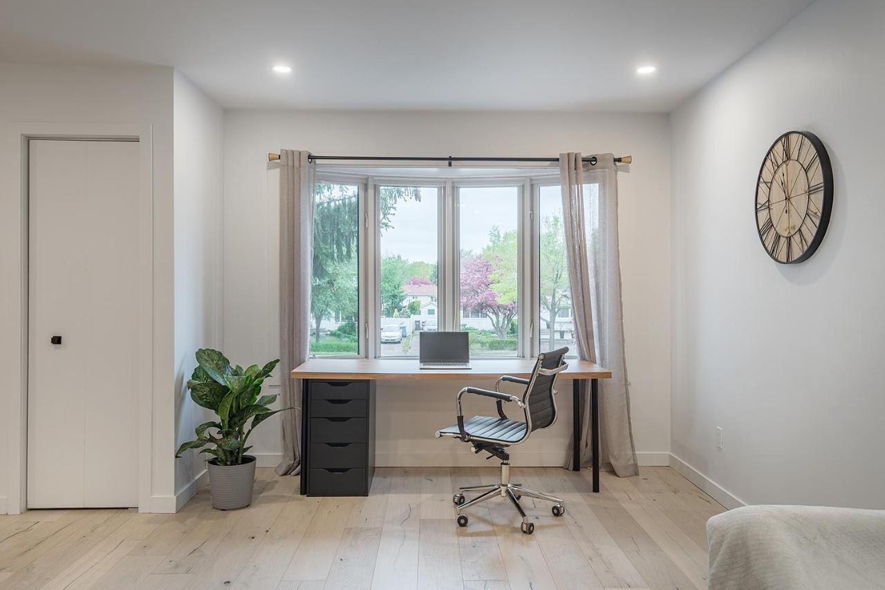 Free Parking Prime Location New Modern Condo Brossard Buitenkant foto