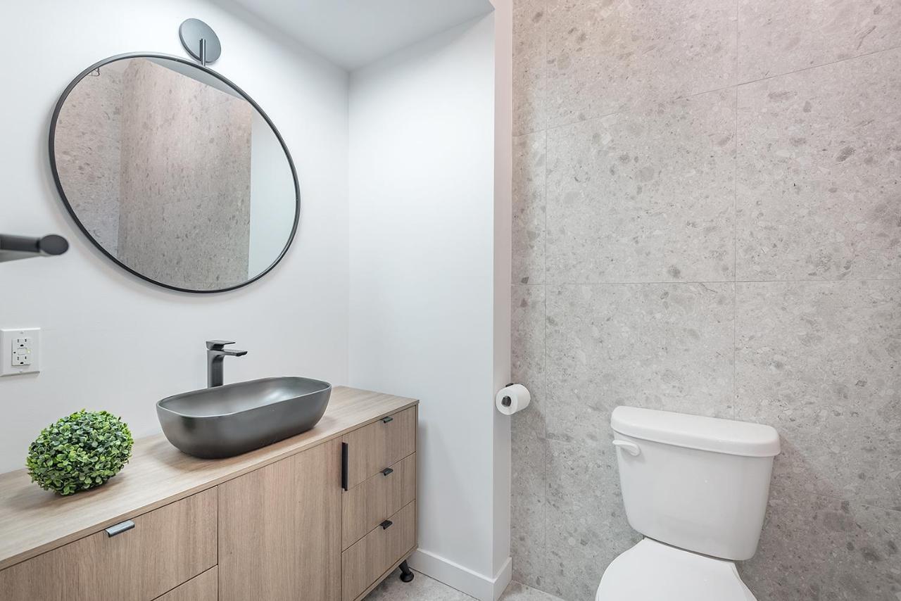 Free Parking Prime Location New Modern Condo Brossard Buitenkant foto