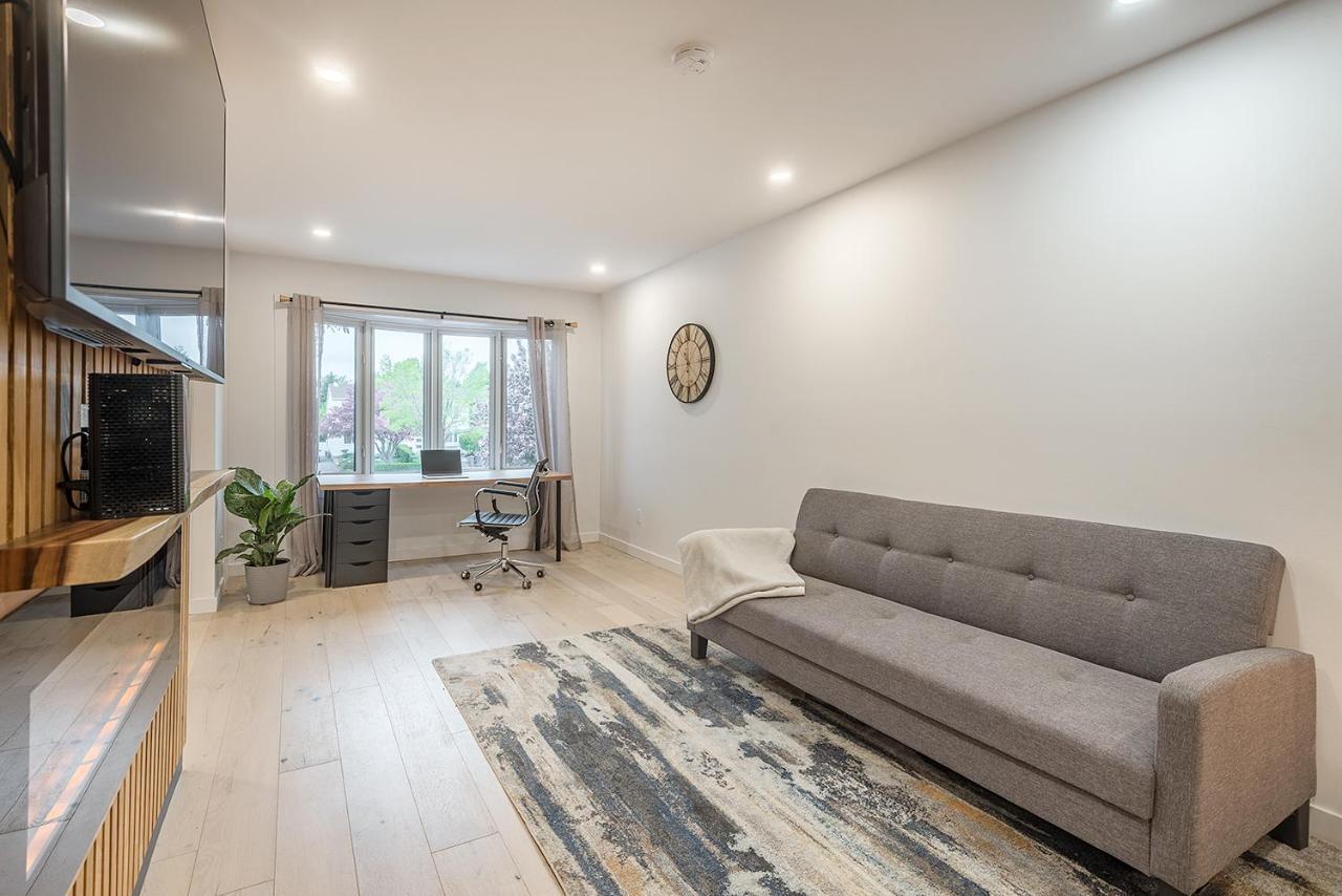Free Parking Prime Location New Modern Condo Brossard Buitenkant foto